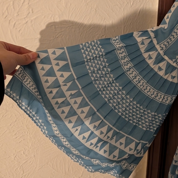 New With Tags HYACINTH HOUSE Blue & White Bell Sleeved Blaine Mini Dress Size XS - Picture 16 of 16